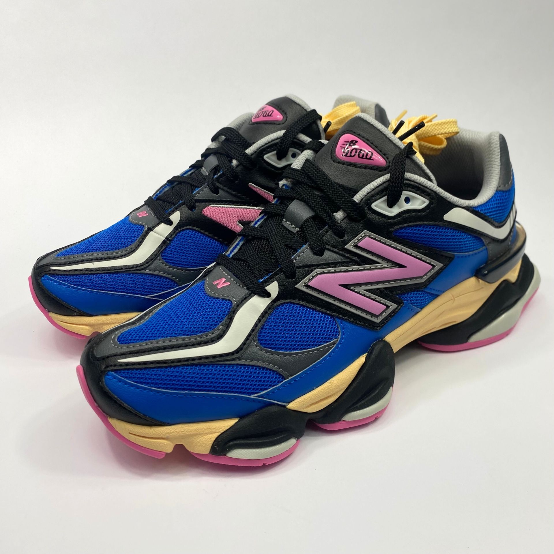 (Under Retail) New Balance 9060 Blue Oasis Real Pink