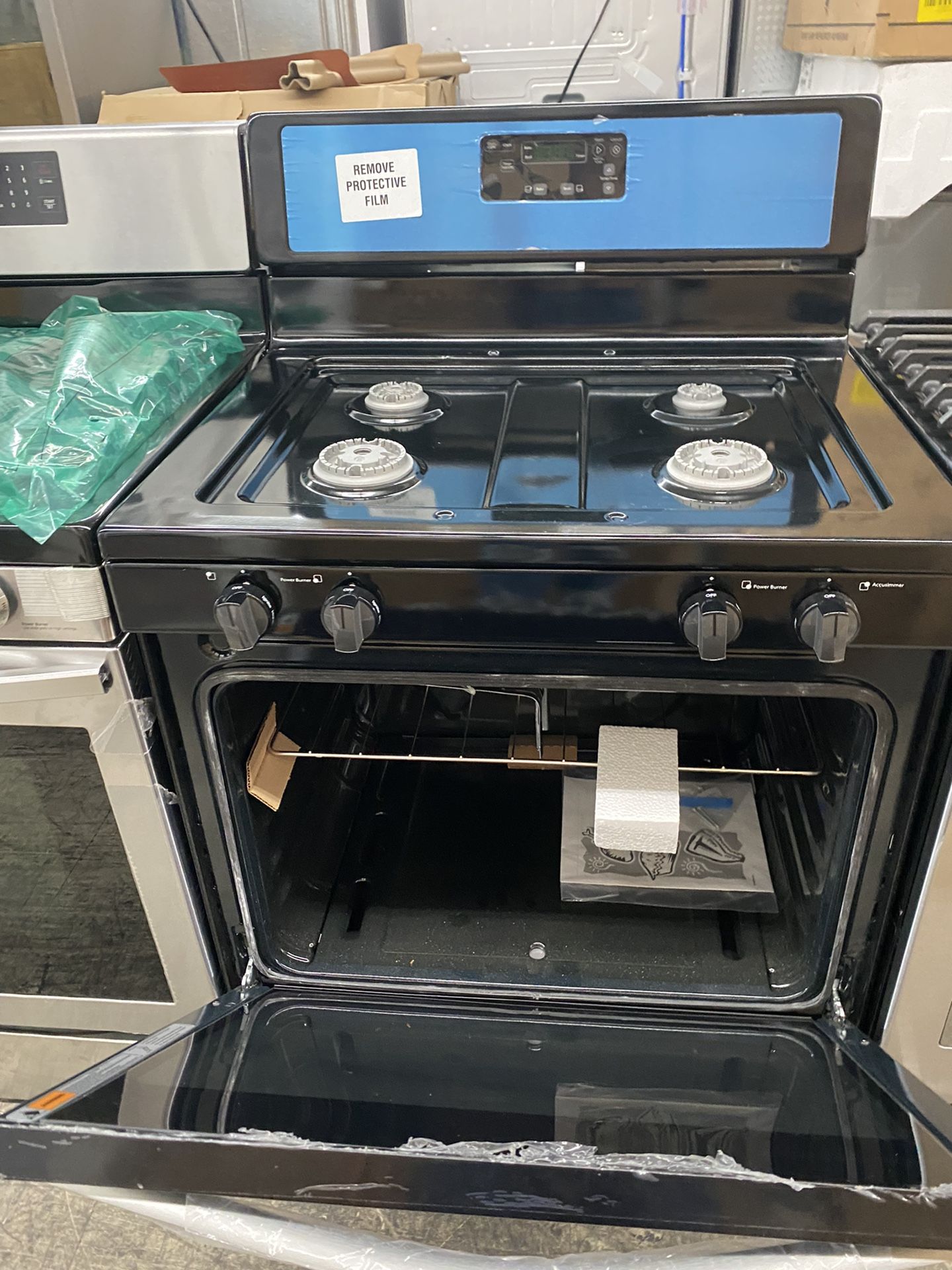 NEW OPEN BOX WHIRLPOOL GAS STOVE 30”INCH IN STAINLESS STEEL for Sale in