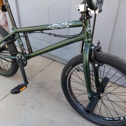 BMX.    REDLINE.      20"tires 