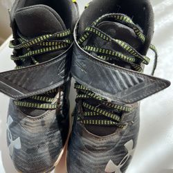 Under Armour Baseball Cleats Youth 3Y