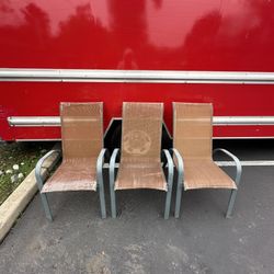 street chairs in good condition