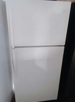 White Top Freezer Refrigerator Energy Efficient