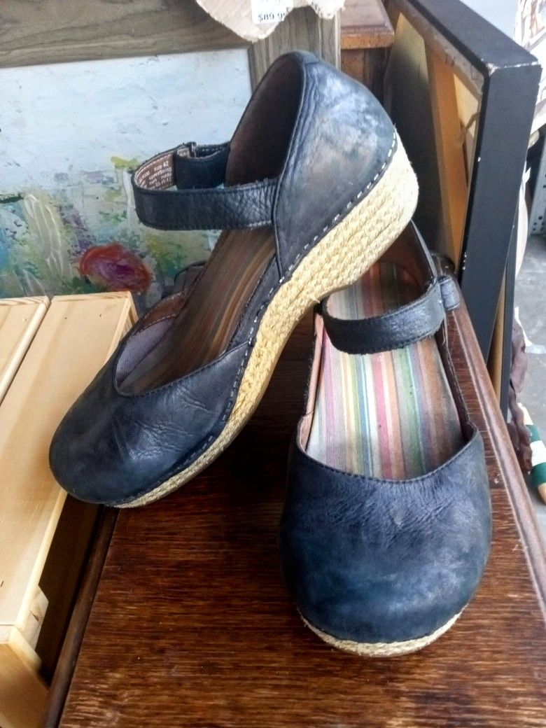 DANSKO SIZE 11 JUTE SOLED MARY JANES