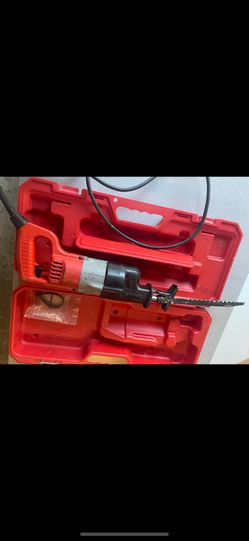 Milwaukee Heavy Duty sawzall with carrying case 