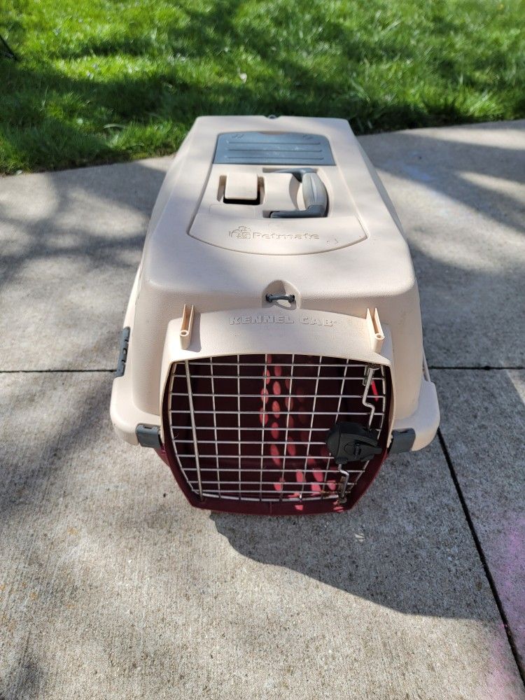 Pet Cage./ Carrier