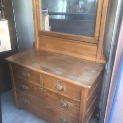 Beautiful Antique Dresser !!