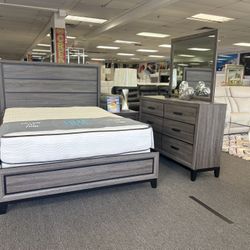 Wooden 5pc Bedroom Set W/ FREE NIGHTSTAND & FREE MATTRESS! For Sale! ( Brand New)