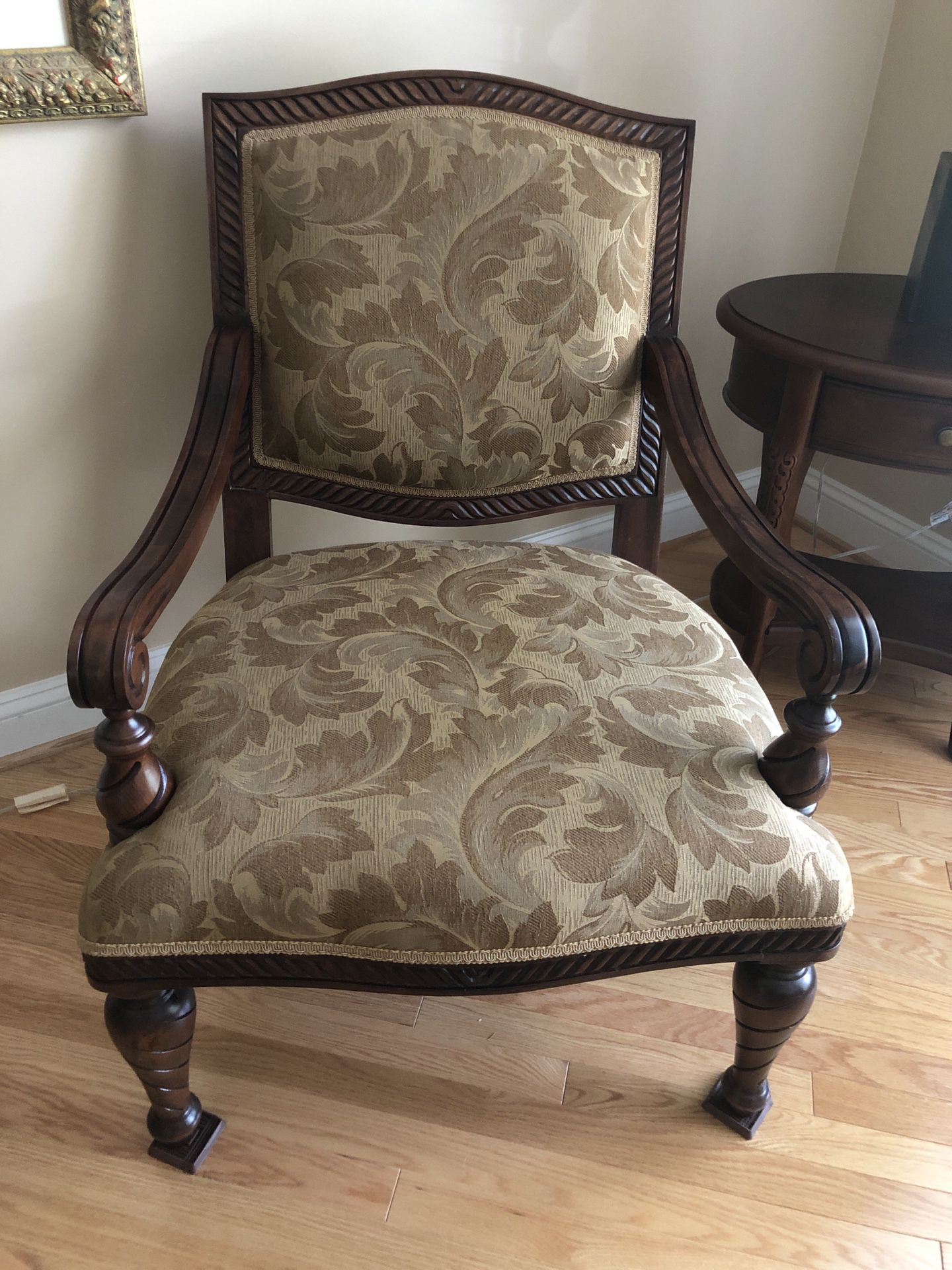 Living room chair in great condition