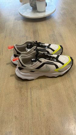 Nikes Size 11W 9.5 M