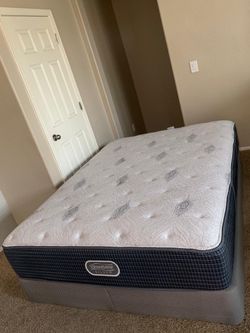 QUEEN BEAUTYREST MATTRESS AND FREE BOX SPRING