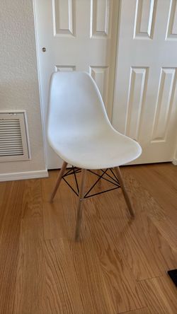 White Eames-Style Shell Chair