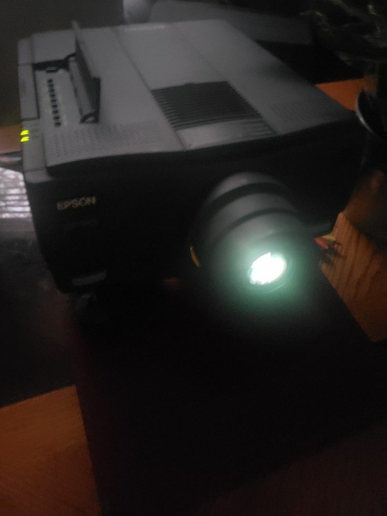 Epson ELP-3000 LCD Projector & Da-Lite Silver-Lite Projector Screen