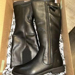 New Women’s Boots Size 6