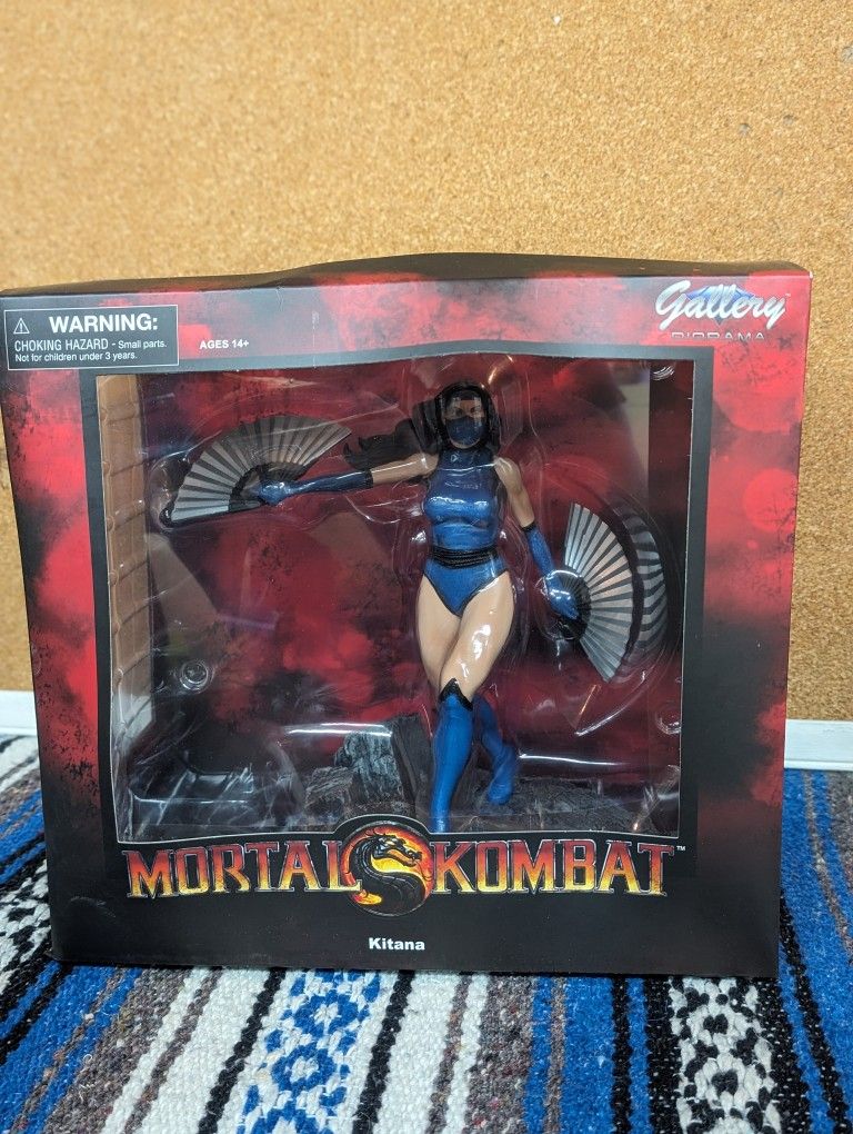 Diamond Select Mortal Kombat Kitana Statue