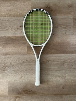 Solinco Whiteout 305 V1 - 98 in - 16x19 - 4 ⅜ Grip