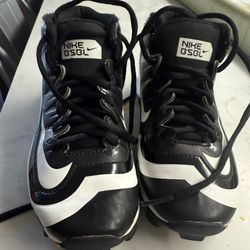 Nike Huarache Baseball Cleats  Size 2 y