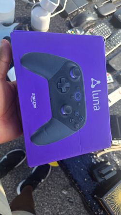LUNA WIRELESS CONTROLLER GOOD CONDITION $40****