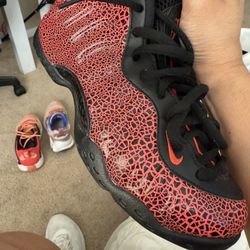 Nike Air Foamposite One Cracked Lava Size 8men
