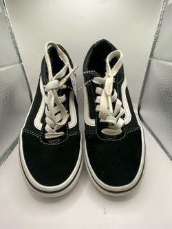 Size: 13 Youth,  classic Vans Old Skool low-top sneakers