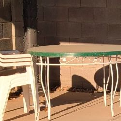Metal Table & 5 Plastic Chairs  ( Needs Cleaned Dirty )