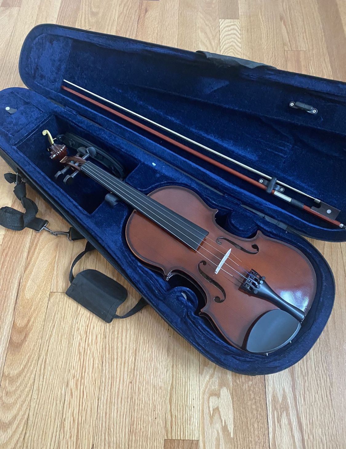 3/4 Violin New Comes With Everything 