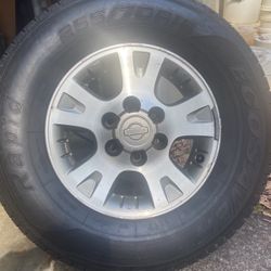 Nissan Pathfinder Tire & Rim