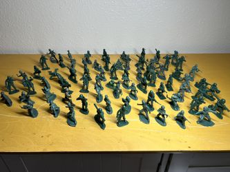 Vintage Plastic Army Men Soldiers Mixed