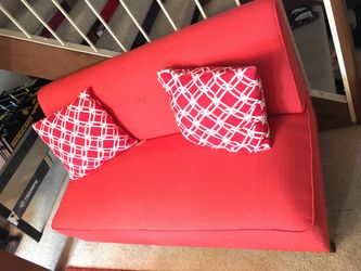 New love seat / sofa 4ft 10 W x 36in L x 27.5 D