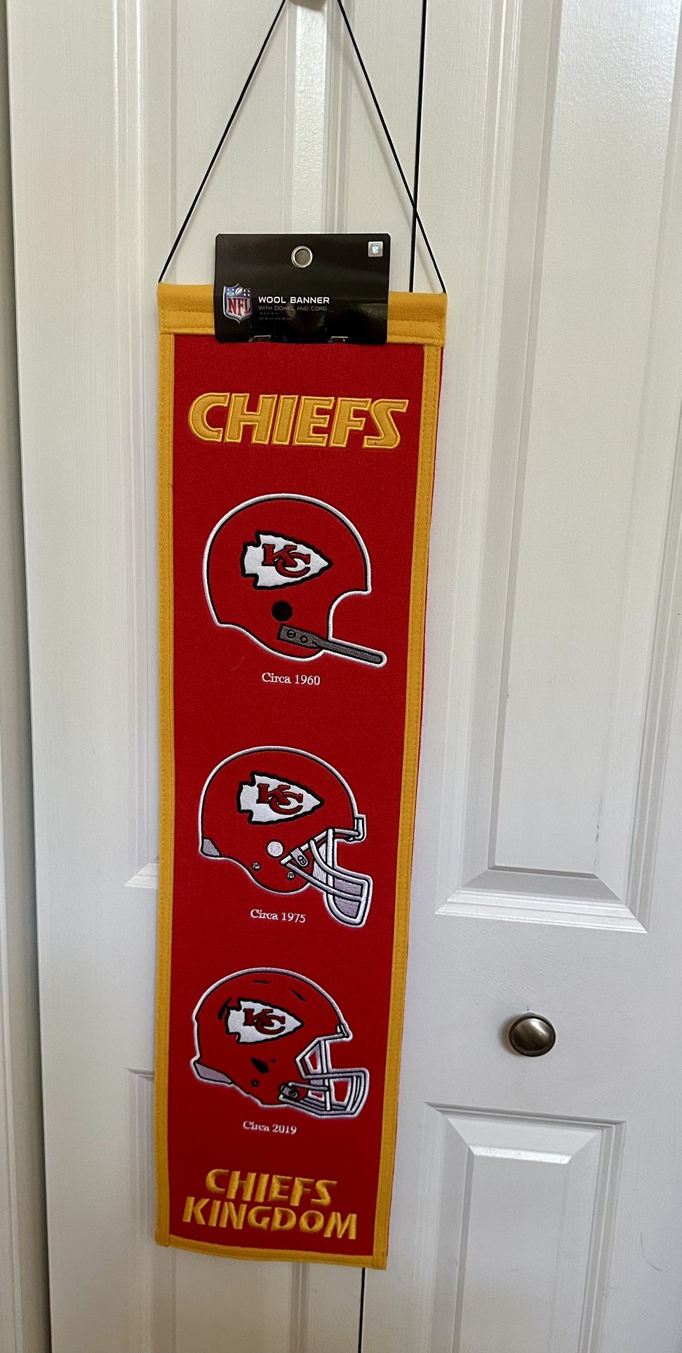 kansas city chiefs wool banner with dowel and cord 8"x32" brand new