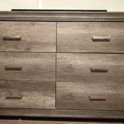 Dresser And 2 Night Stands 