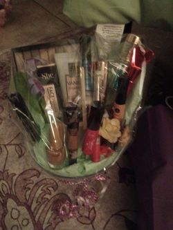 Gift baskets under 15.00