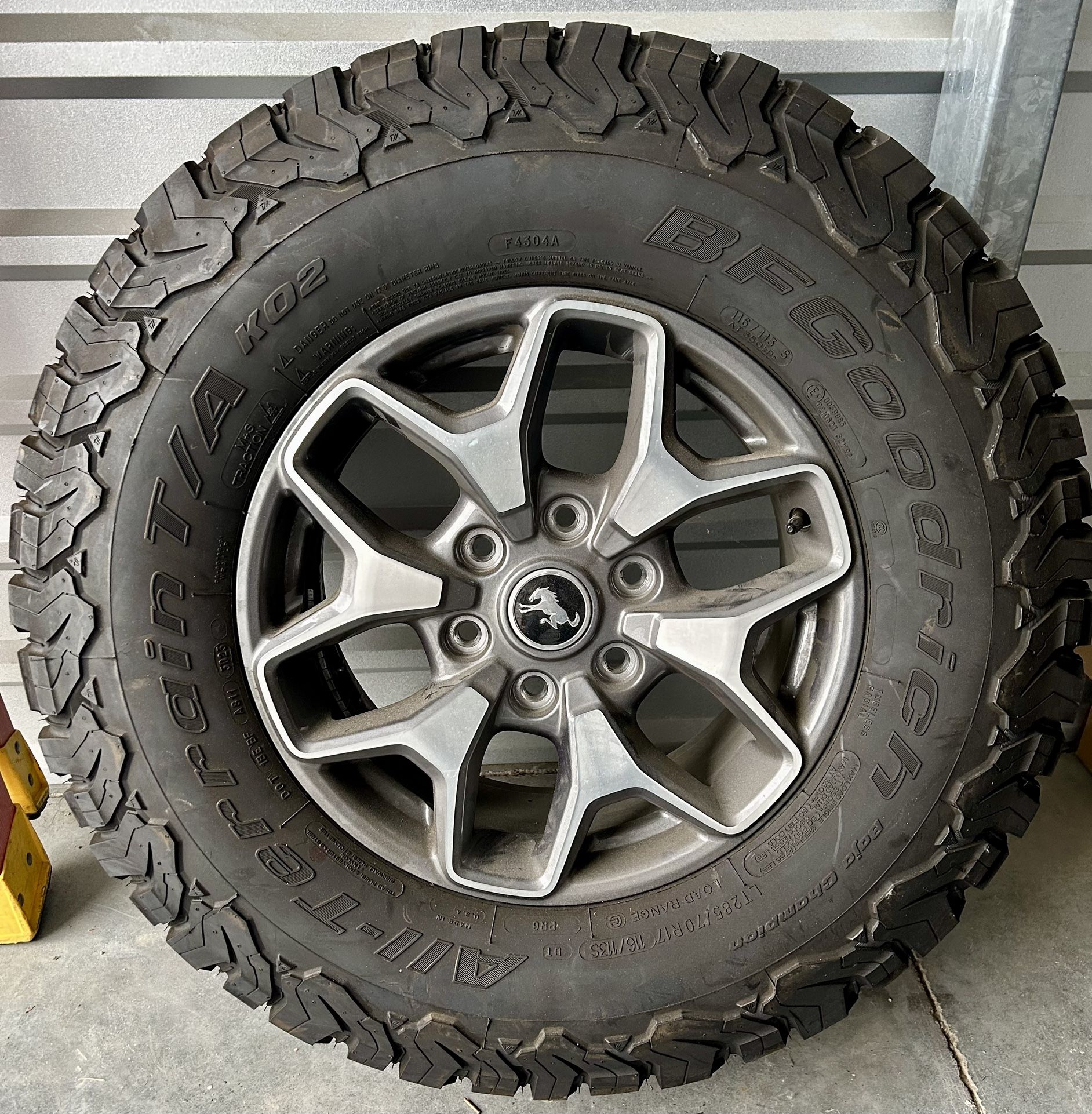 5 2023 FORD BRONCO RIMS WITH BFG ALL TERRAIN KO2 TIRES 285/70/R17