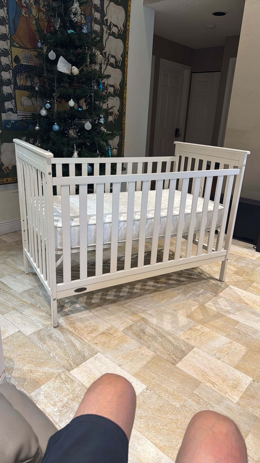 Graco Crib White Adjustable
