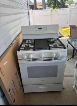 GE Gas Oven - MUST GO ASAP