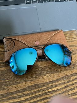 RAY BAN AVIATORS 58mm. BLACK FRAME w/ BLUE MIRROR LENSES. BRAND NEW. 