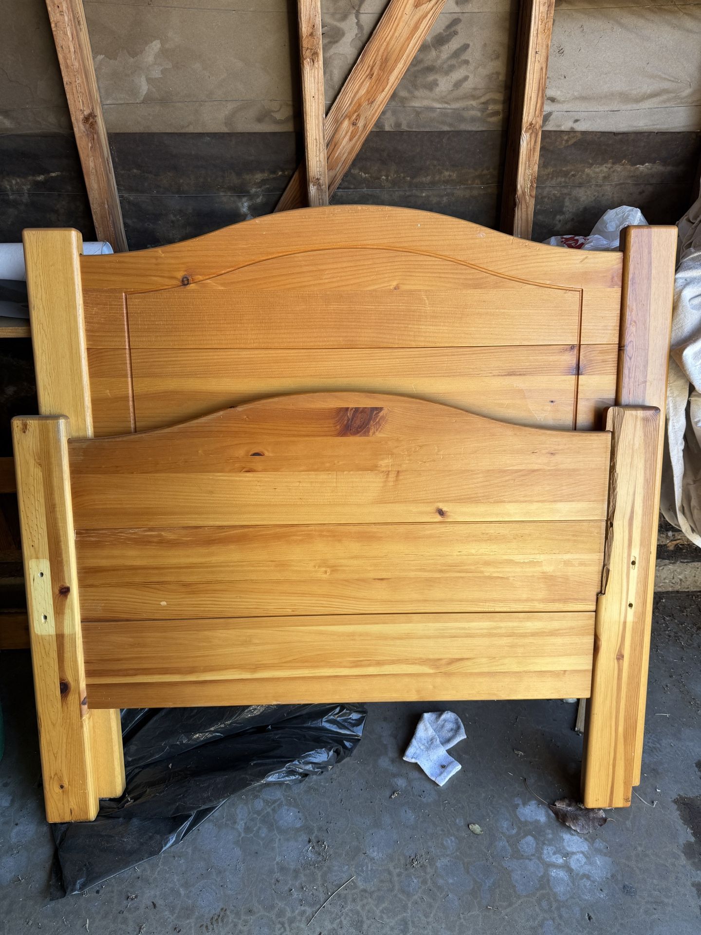Solid Wood Twin Bed With Drawers