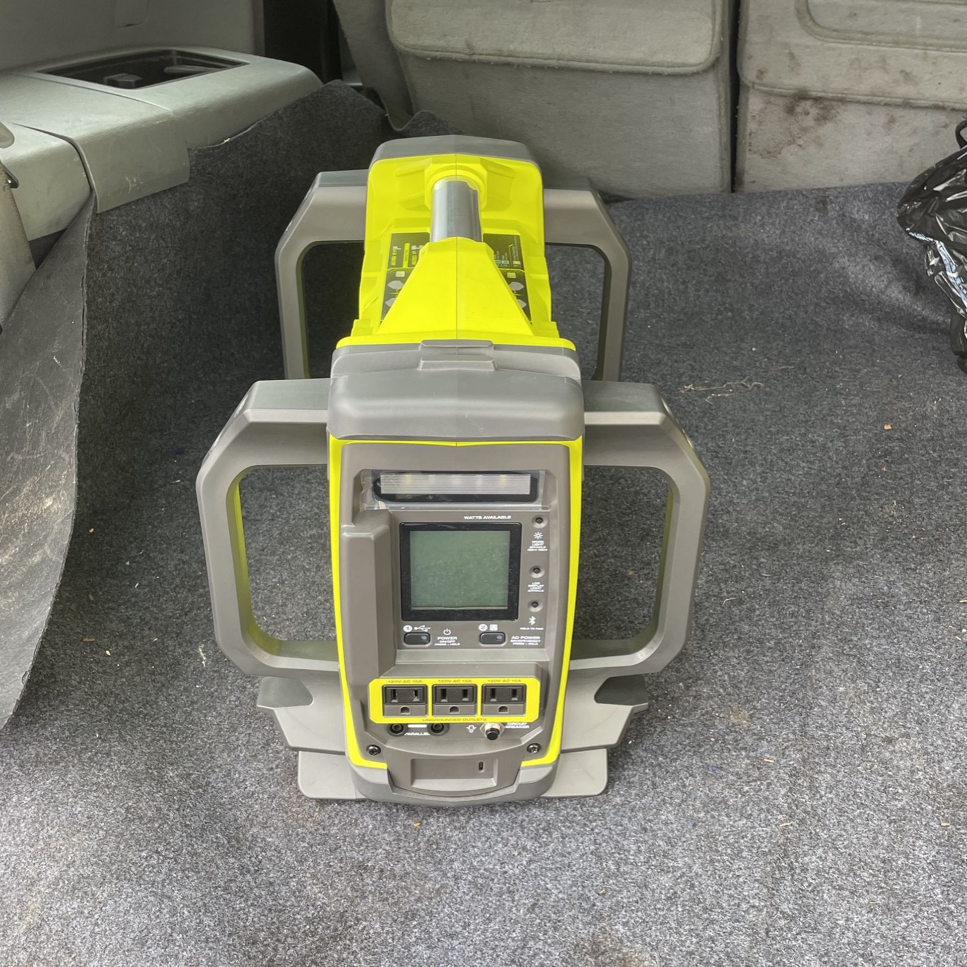 18V Ryobi 8 Batteries Inverter