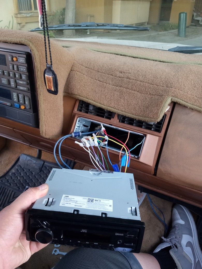 Amp And Car Stereo Installs Mobil