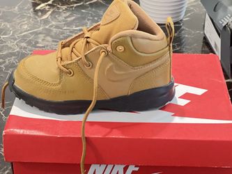 10C Nike Duckboot for Toddler. 100% Authentic! Purchased from https://offerup.com/redirect/?o=TmlrZS5jb20=