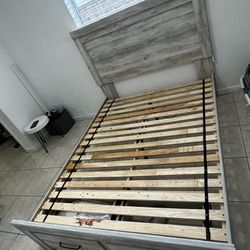 Queen Platform Bed with 2 Storage Drawers