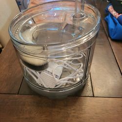 Cat Foubtain And Box Of Filters 