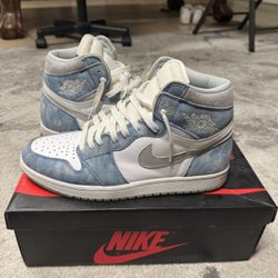 Air Jordan 1 Hyper Royal