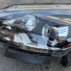 2019 Nissan Sentra Left headlight L E D