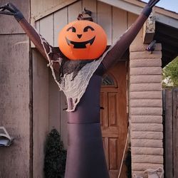 Gemmy Inflatable Pumpkin Scarecrow 8 Foot Halloween Lighted Airblown  2016