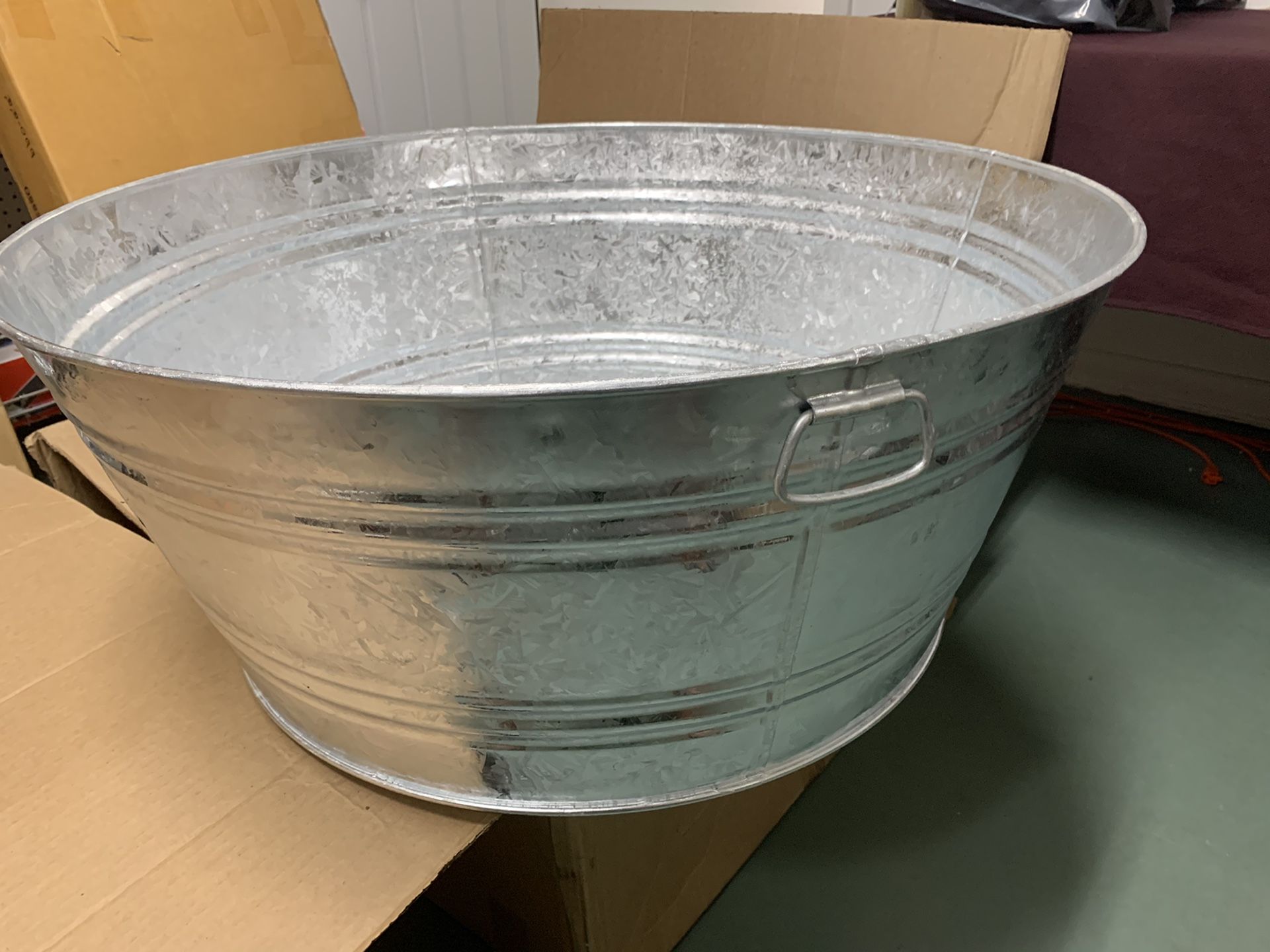 35 Gal. Hot Dipped Steel Round Tub