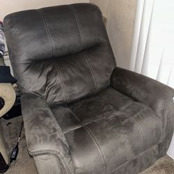 RECLINER CHAIR