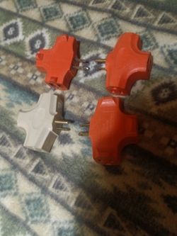3 Way Plug Ins Lot Of 4.