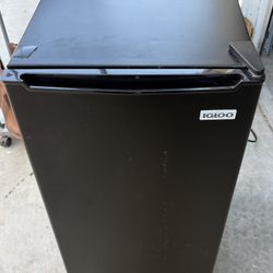 Igloo 3.2 cu. ft. Single-Door Refrigerator,