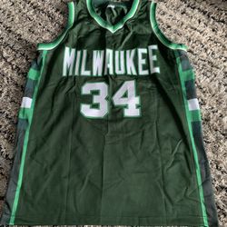 Milwaukee Bucks Signed Jersey #34 Terry Cummings Size XL