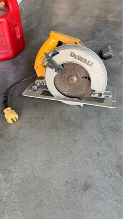 DeWalt Saw